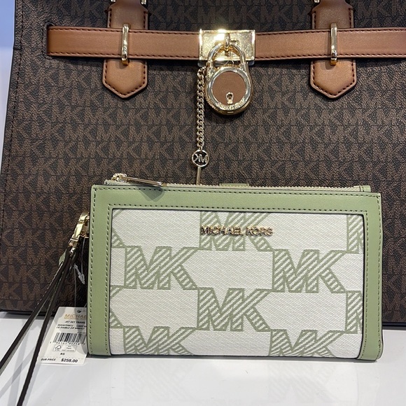 MICHAEL KORS JET SET TRAVEL 35S3GTVW7J LIGHT SAGE LG DOUBLE ZIP WRISTLET-WALLET - Picture 15 of 16